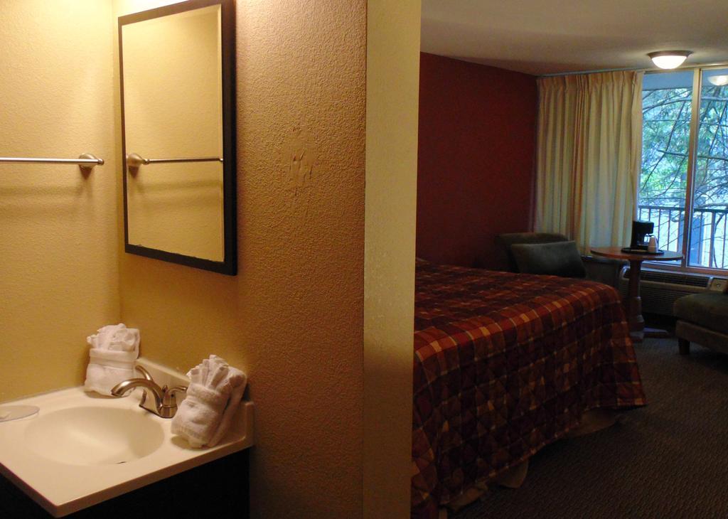 Terrace Inn On The Water ガトリンバーグ 部屋 写真
