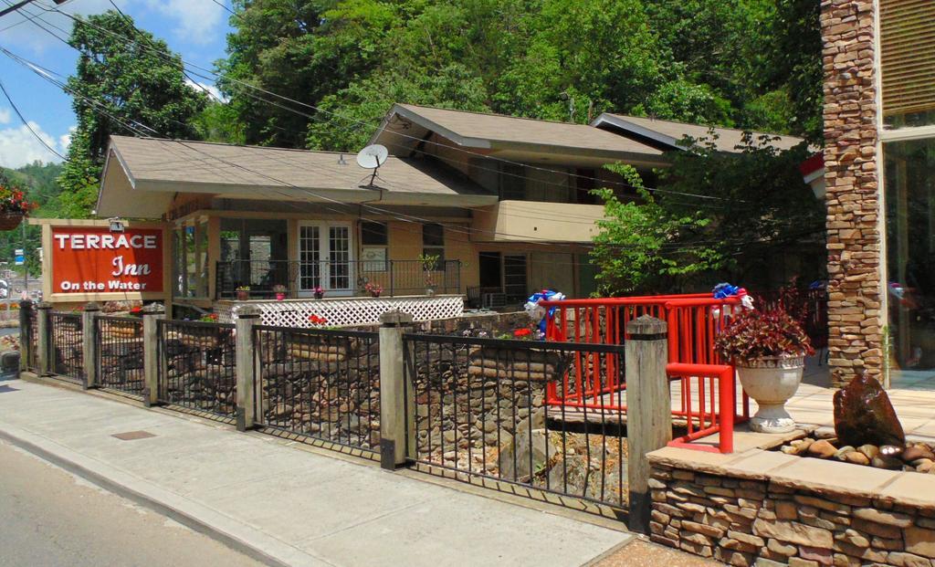 Terrace Inn On The Water ガトリンバーグ エクステリア 写真