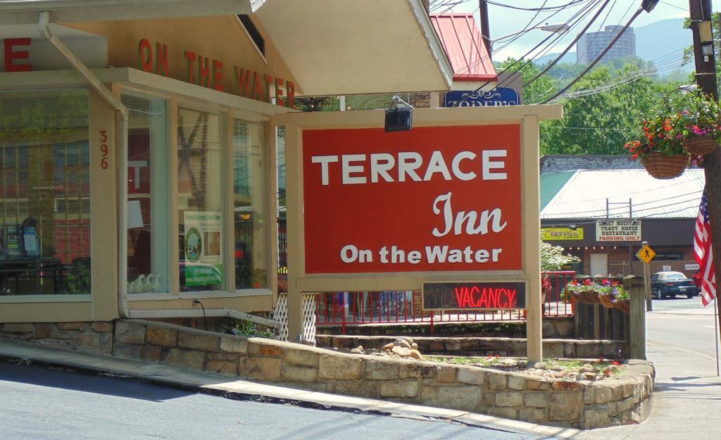 Terrace Inn On The Water ガトリンバーグ エクステリア 写真