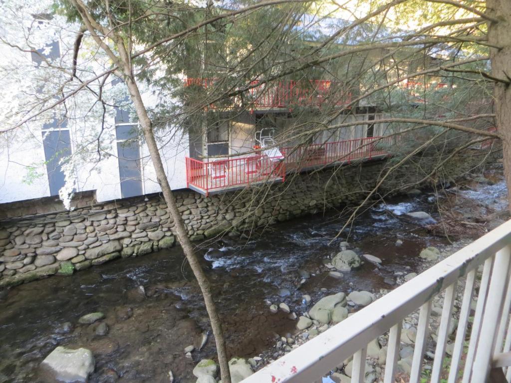 Terrace Inn On The Water ガトリンバーグ エクステリア 写真